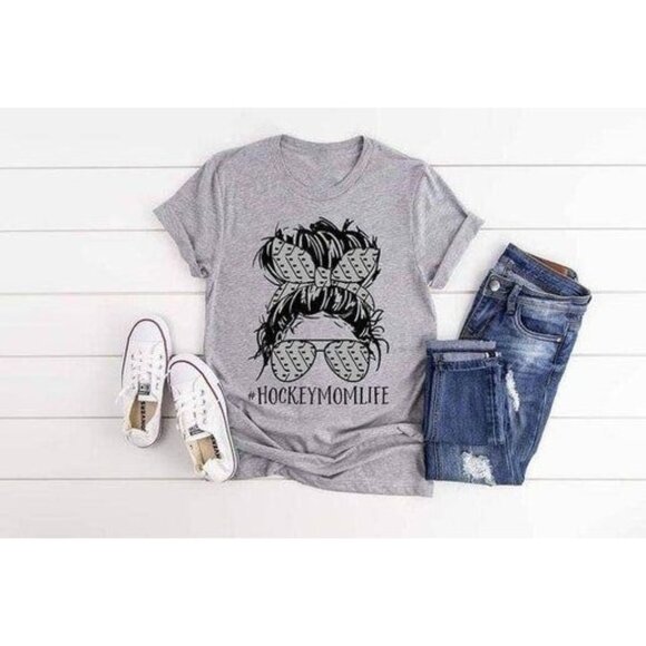 Hockey Mom Life Short Sleeve Women's T-Shirt XL - Picture 1 of 1